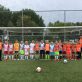 Spelers FC Volendam geven training aan E-pupillen SV Marken