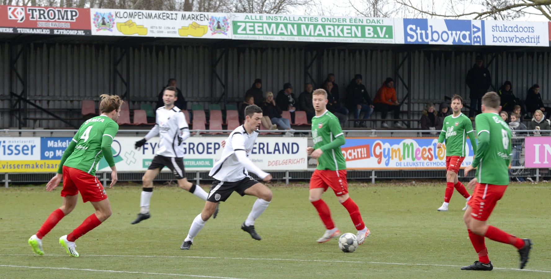 Foto's van oefenduel SV Marken - EVC