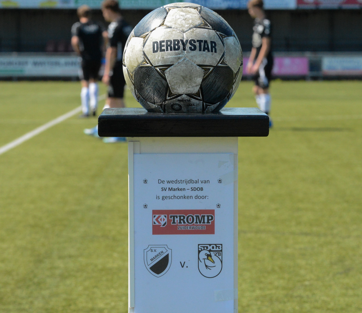 Foto's van de Waterlandse derby
